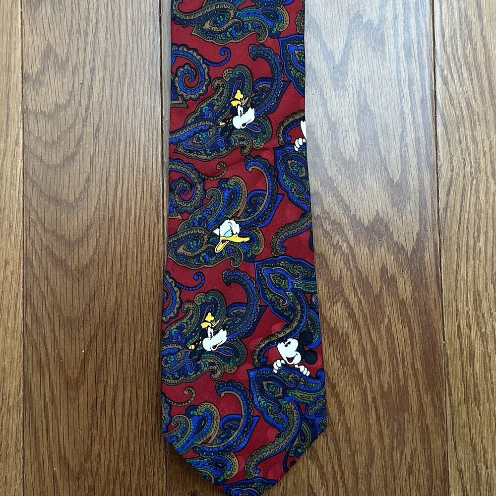 Walt Disney World Mickey Goofy Donald 100% Silk Tie Mens Paisley Necktie VTG